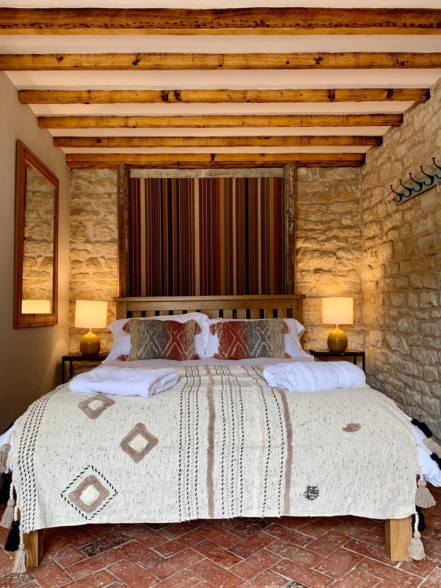 The Coach House And The Stable Apartment Woodchester Phòng bức ảnh